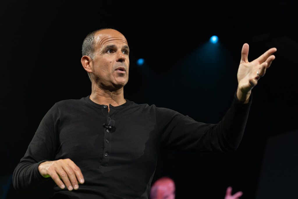 Marcus Lemonis Highlight dark room